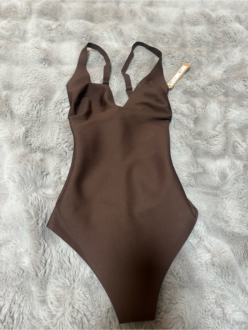 NWT Skims body plunge bodysuit Size Small Cocoa